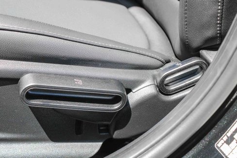 Used 2023 MINI Cooper 4-Door Hardtop image 22
