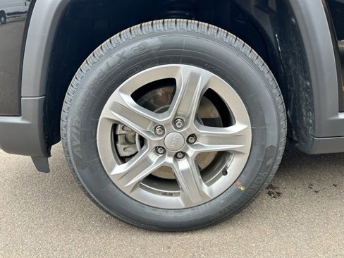 Certified 2024 Jeep Compass Latitude image 9