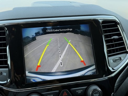 Used 2021 Jeep Grand Cherokee Laredo X image 22