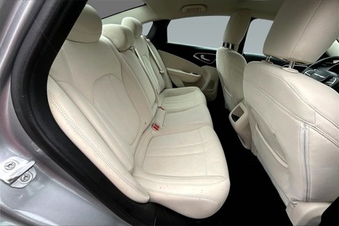 Used 2015 Chrysler 200 Limited image 16