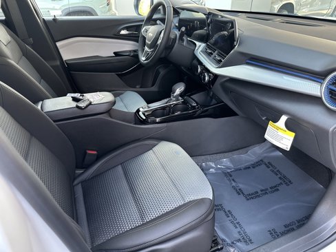 New 2025 Chevrolet Trax LT w/ Driver Confidence Package image 15