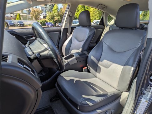 Used 2014 Toyota Prius Five image 24