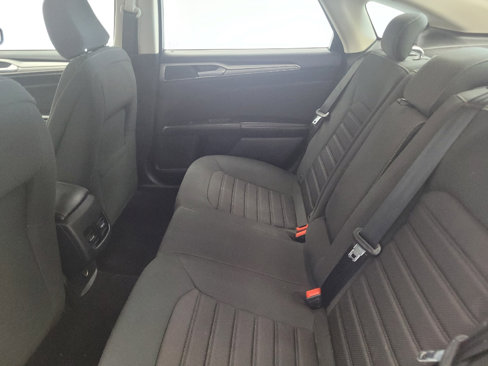Used 2020 Ford Fusion SE image 18