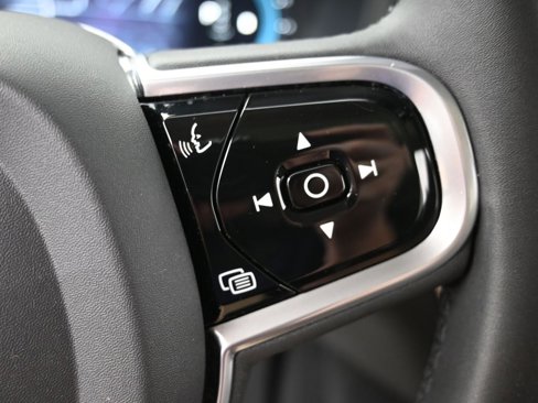 Certified 2023 Volvo XC60 B5 Ultimate w/ Protection Package Premier image 19