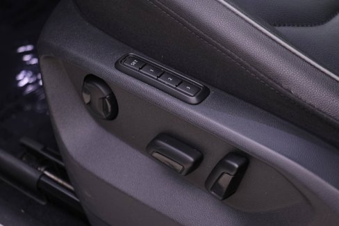 Used 2019 Volkswagen Tiguan SEL Premium image 14
