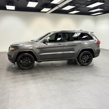 Used 2019 Jeep Grand Cherokee Altitude image 2