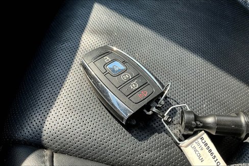 Used 2019 Lincoln MKC Reserve w/ MKC Climate Package image 11
