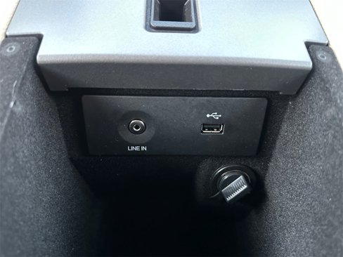 Used 2015 Ford Taurus SE image 21