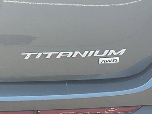 Used 2018 Ford Edge Titanium w/ Equipment Group 301A image 27