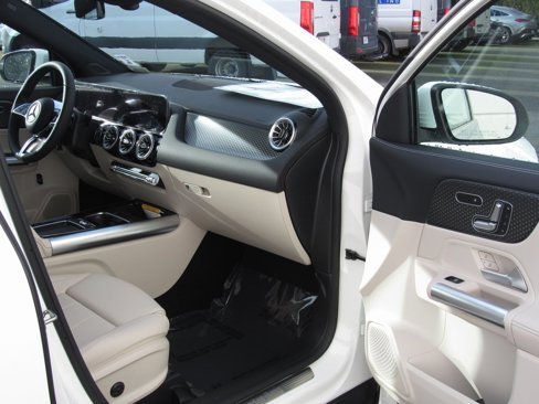 New 2025 Mercedes-Benz GLA 250 4MATIC image 18