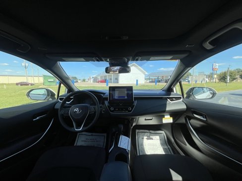 Used 2025 Toyota Corolla SE w/ SE Premium Package image 10