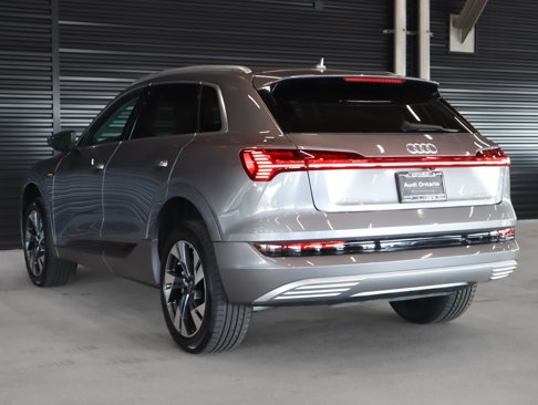 Used 2022 Audi e-tron Premium image 2