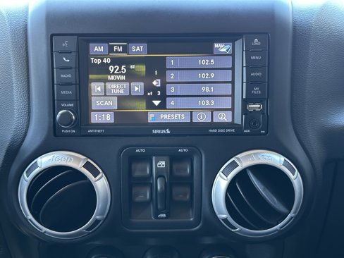 Used 2013 Jeep Wrangler Unlimited Rubicon image 31