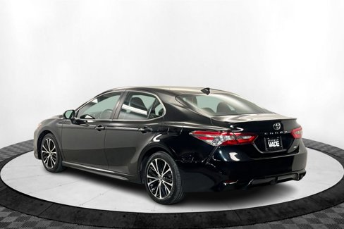 Used 2019 Toyota Camry SE image 3