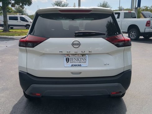 Used 2023 Nissan Rogue SV image 5
