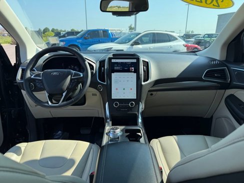 Used 2022 Ford Edge Titanium image 15