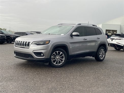 Used 2019 Jeep Cherokee Latitude Plus w/ Comfort/Convenience Group image 2