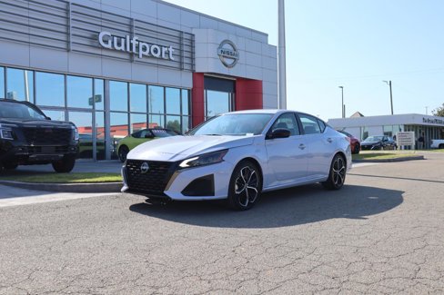 Used 2023 Nissan Altima 2.5 SR image 2