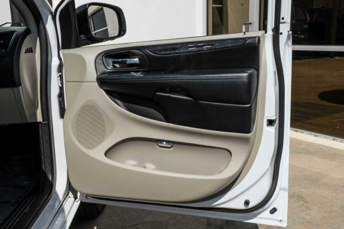 Used 2019 Dodge Grand Caravan SE image 38