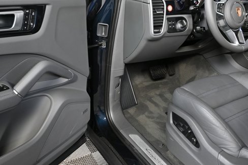 Certified 2022 Porsche Cayenne E-Hybrid Coupe image 7