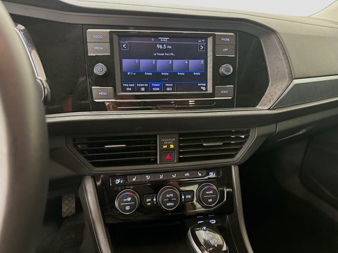Used 2024 Volkswagen Jetta SE image 25