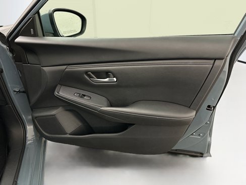 Used 2024 Nissan Sentra SV image 32
