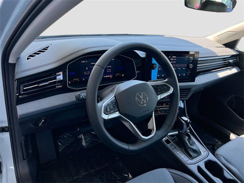 New 2025 Volkswagen Jetta SE image 9