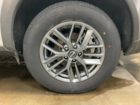 Used 2024 Nissan Rogue S image 15
