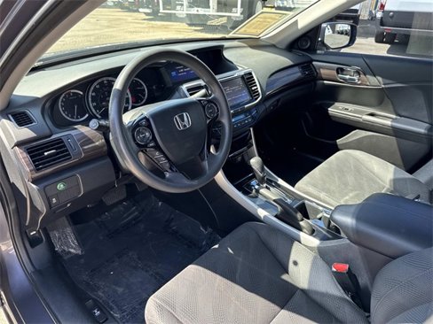 Used 2017 Honda Accord EX image 16