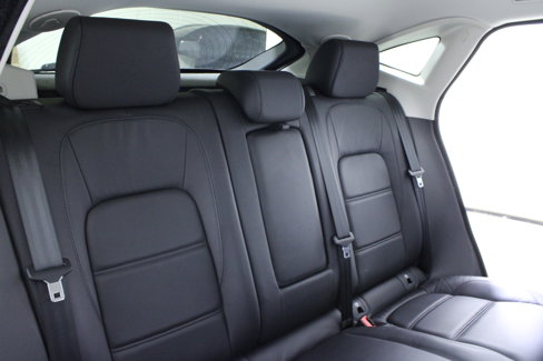 Used 2018 Jaguar E-PACE SE image 15