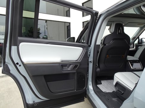 Used 2024 Rivian R1S Adventure image 16