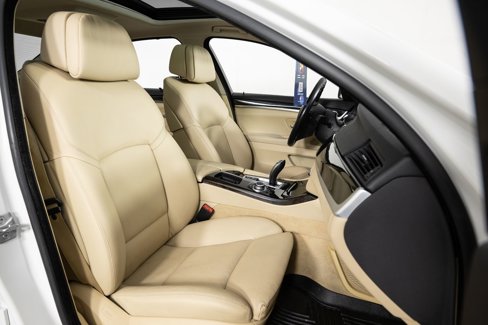 Used 2011 BMW 550i xDrive Sedan image 30
