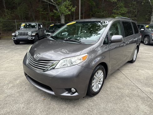 Used 2014 Toyota Sienna XLE image 3