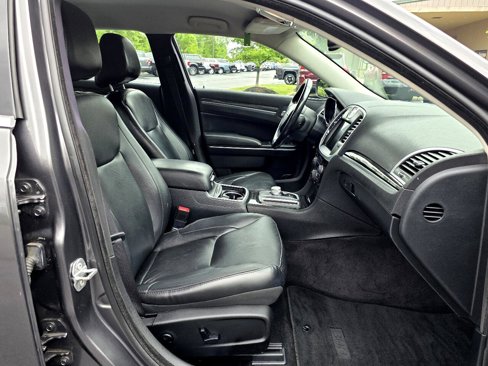 Used 2016 Chrysler 300 Limited image 43