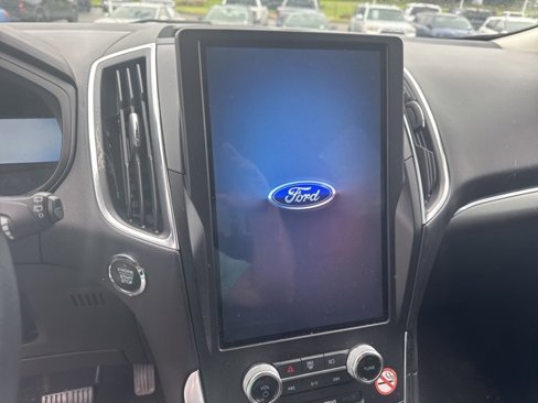 Used 2024 Ford Edge Titanium image 23