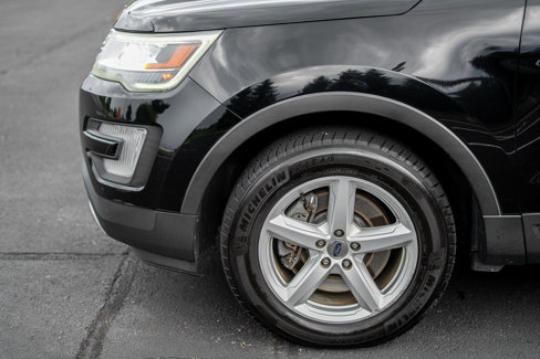 Used 2017 Ford Explorer XLT w/ Equipment Group 202A image 9