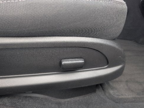 Used 2016 GMC Acadia SLE image 42