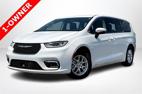 Used 2023 Chrysler Pacifica Touring-L image 3