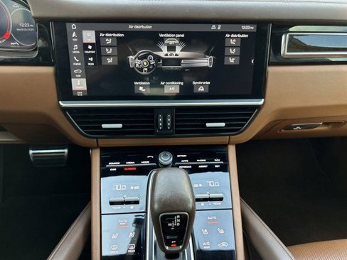Used 2019 Porsche Cayenne Turbo image 23