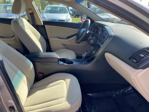 Used 2011 Kia Optima LX image 25