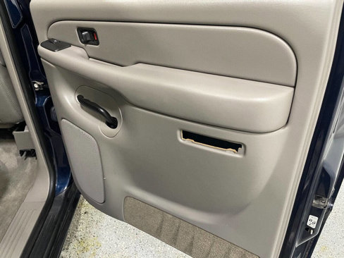 Used 2005 Chevrolet Avalanche Z71 w/ Sun And Sound Package image 8
