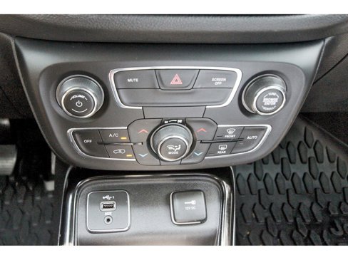 Used 2020 Jeep Compass Latitude image 28