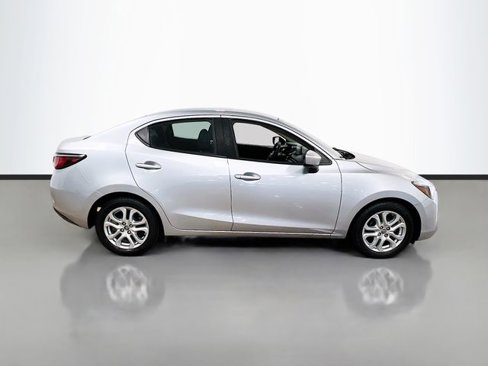 Used 2017 Toyota Yaris iA image 8