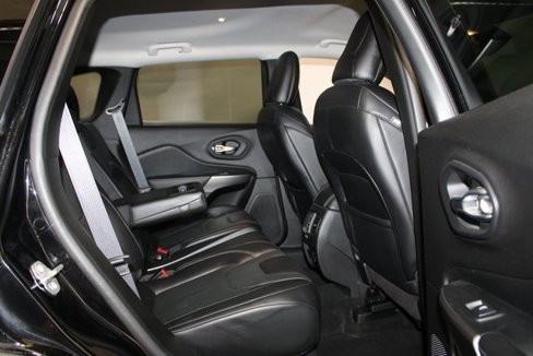 Used 2019 Jeep Cherokee Limited image 9