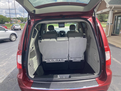 Used 2013 Chrysler Town & Country Touring-L w/ Premium Group image 24