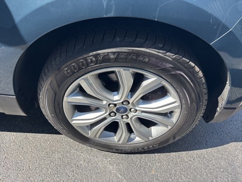 Used 2019 Ford Edge Titanium w/ Cold Weather Package image 30