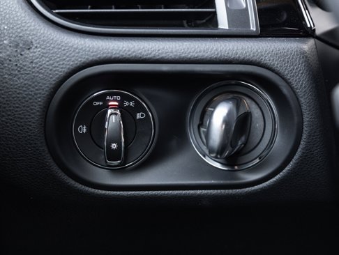 Certified 2021 Porsche Macan image 17