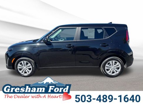 Used 2023 Kia Soul LX image 2