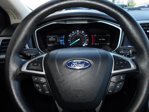 Used 2019 Ford Fusion SE image 16
