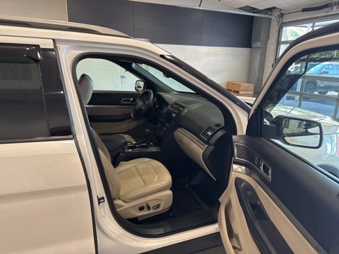 Used 2018 Ford Explorer XLT w/ Equipment Group 202A image 13